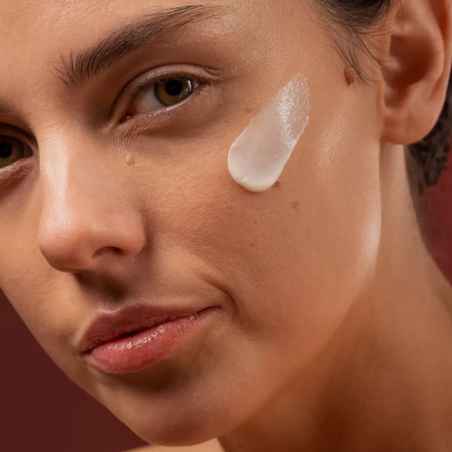 Crème de nuit raffermissante aux peptides – Hydratation & élasticité