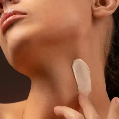 Crème de nuit raffermissante aux peptides – Hydratation & élasticité