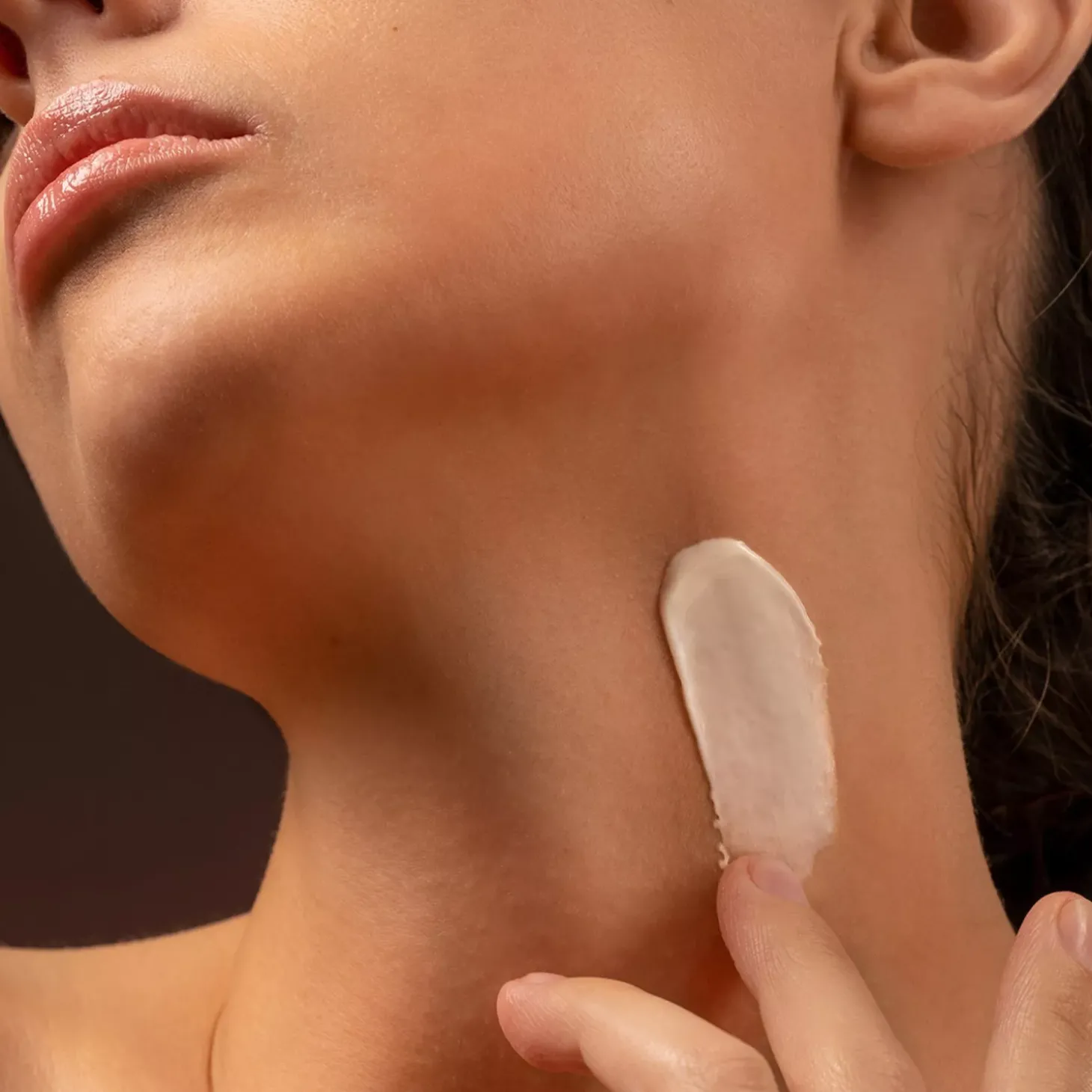 Crème de nuit raffermissante aux peptides – Hydratation & élasticité